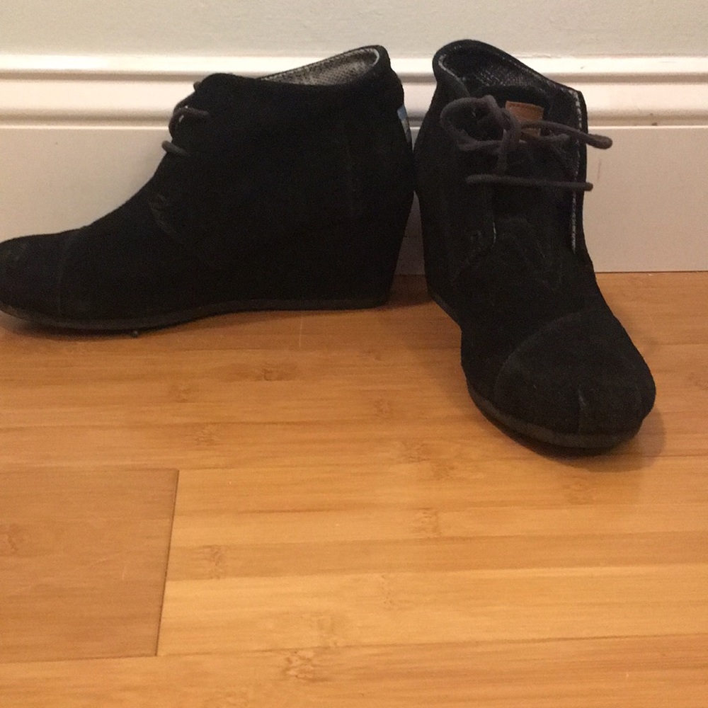 Black wedged booties